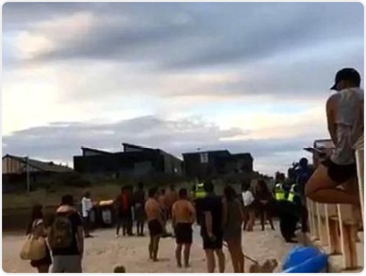 澳海滩枪击案惊魂50分钟 枪手父子高处扫射 英雄只身冒险夺枪