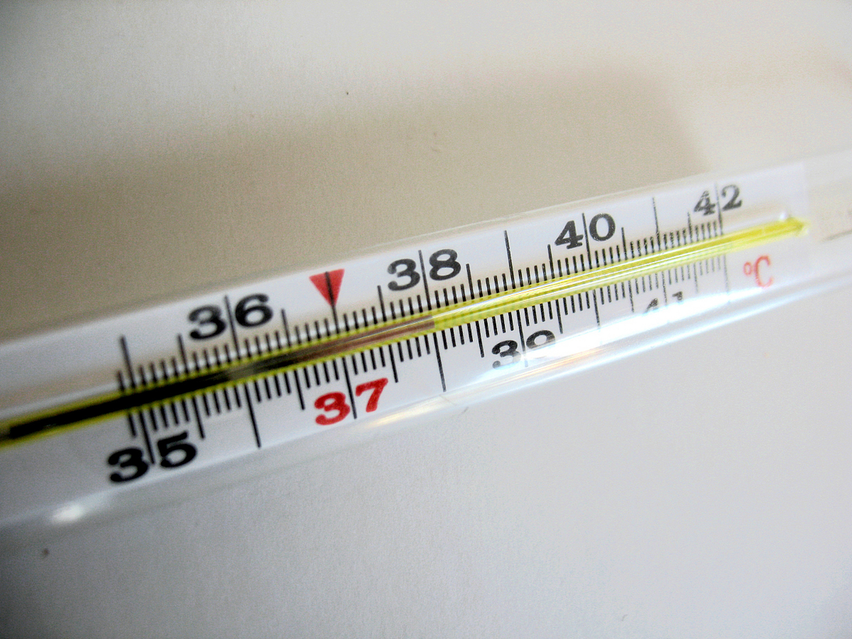 水银体温计将“退市” 不用囤货医护人员：电子体温计精度有保障