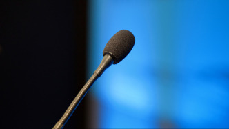 校方通报“宿管人员当学生面摔死小猫”：已辞退涉事人员