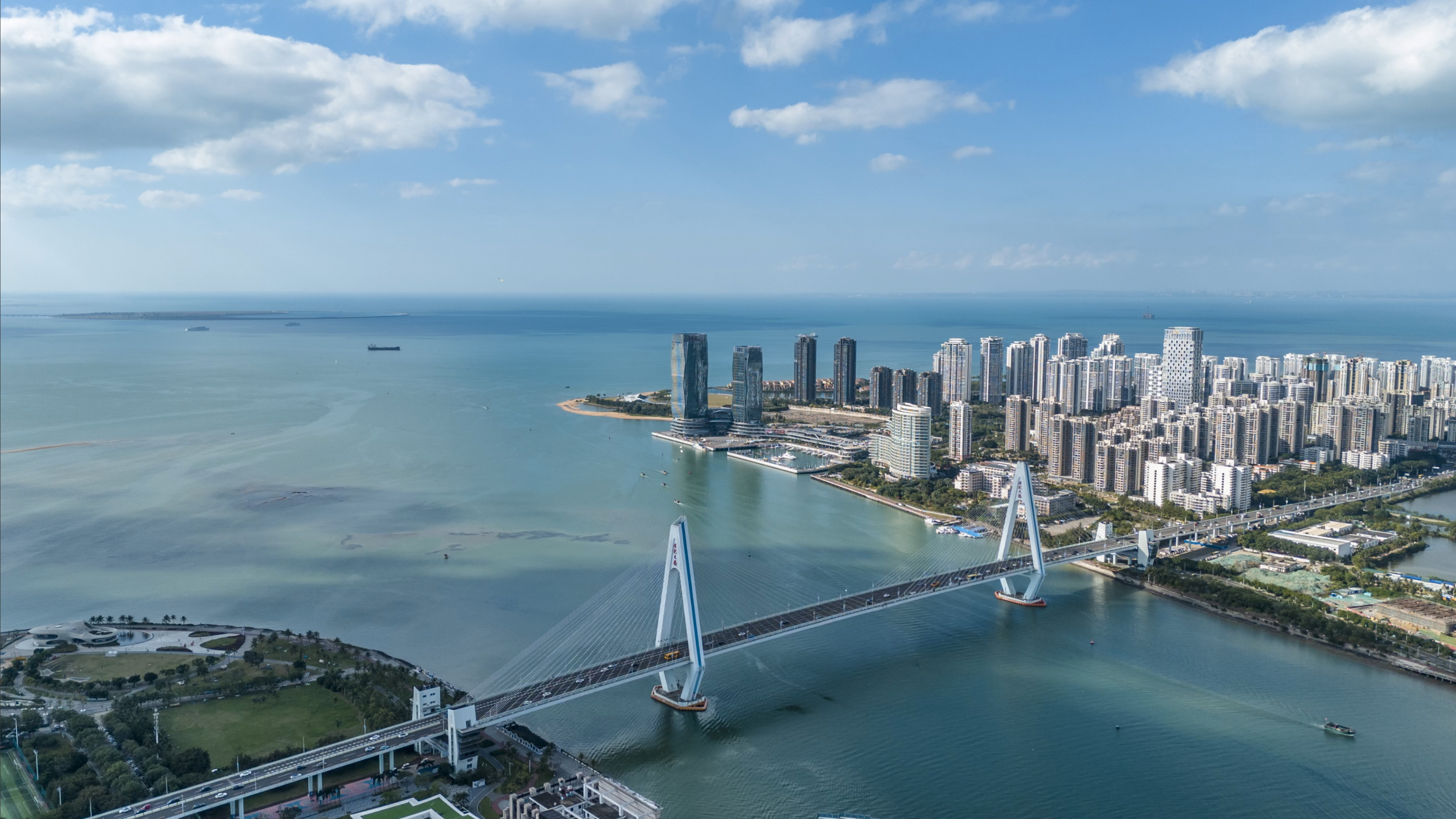 海南自由贸易港今起正式启动全岛封关 会带来哪些实际好处？