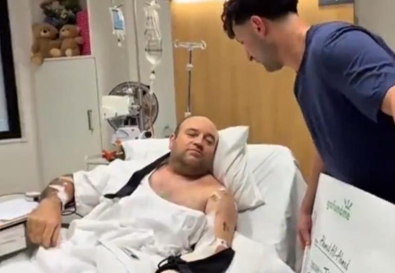 澳大利亚夺枪救人男子在病床上获赠250万澳元支票 约合人民币1160万元