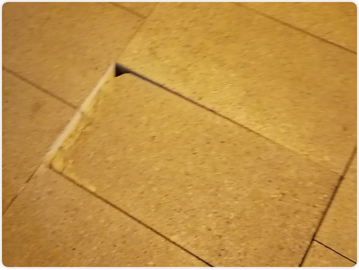 西安一市政道路地砖翘起致路人摔伤 路段管理单位全额赔付