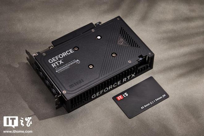 七彩虹iGame RTX 5060 Ti Mini OC显卡图赏