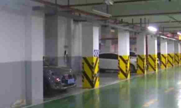 男子花18.8万买下2个“车位” 新物业却只让他停一辆车