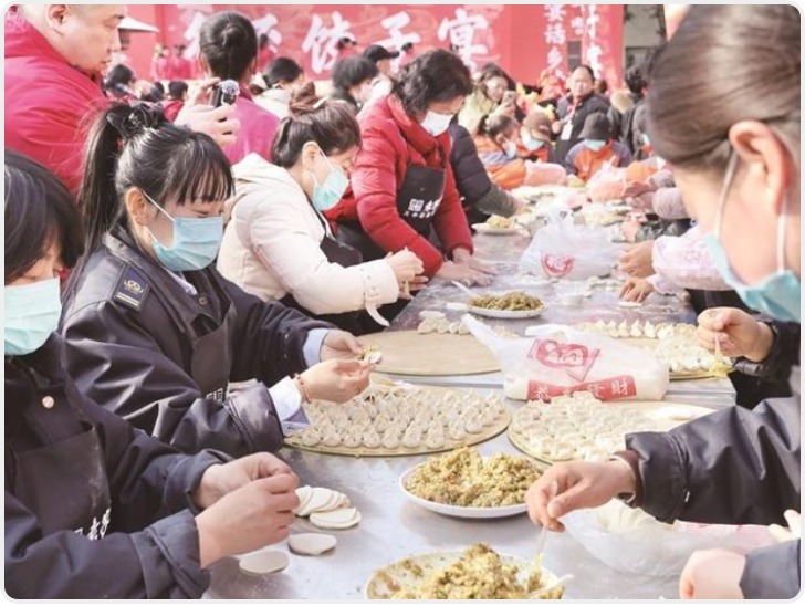 袁家村千人饺子宴开席 十万个饺子上桌
