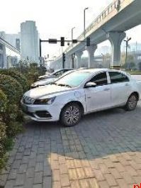 部分路段摊贩占道等问题反反复复