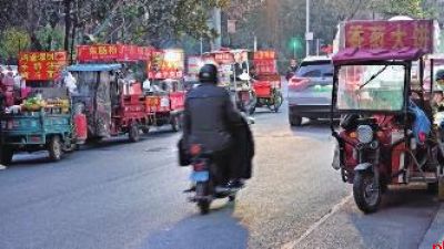 部分路段摊贩占道等问题反反复复