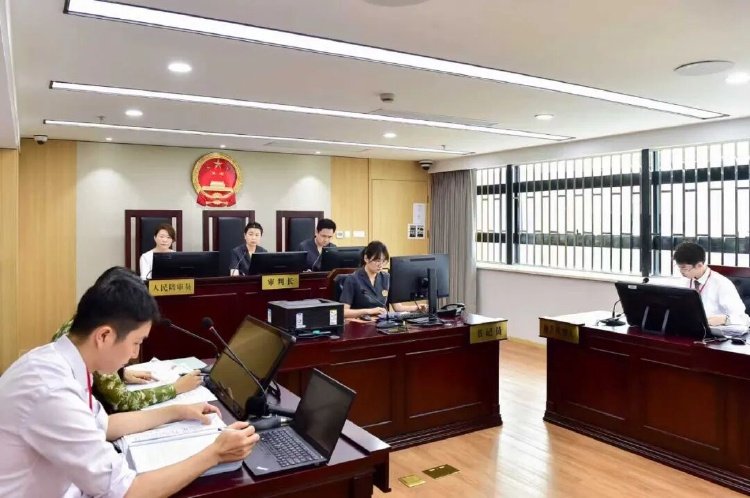 “海底捞小便案”详情披露：玩“真心话大冒险” 判赔220万元