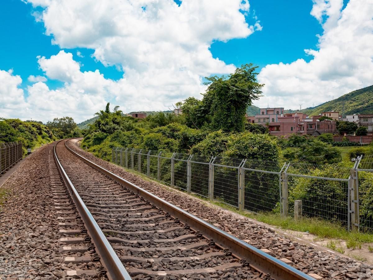 前11月国家铁路发送货物37.27亿吨 同比增长2.7%