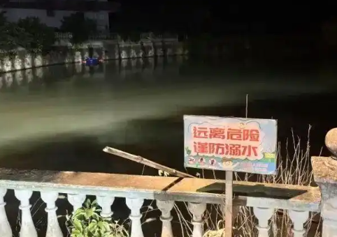 女子驾车落水致8人死亡 村民：她是幼儿园园长 事发前正送多名儿童回家