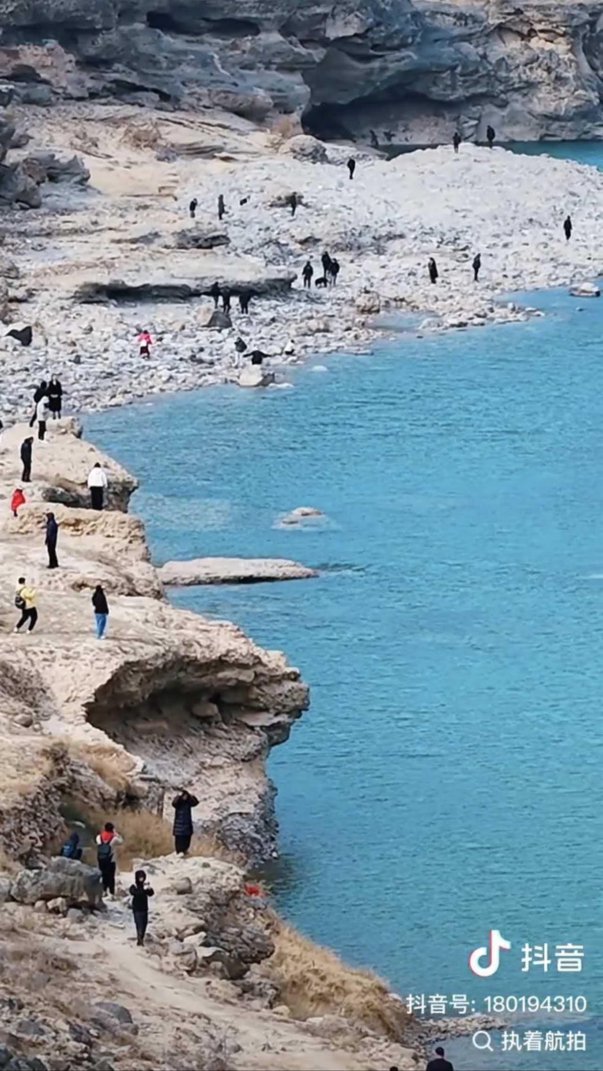 陕西咸阳湾里村“水上雅丹”火爆出圈-头条关注_国企党建