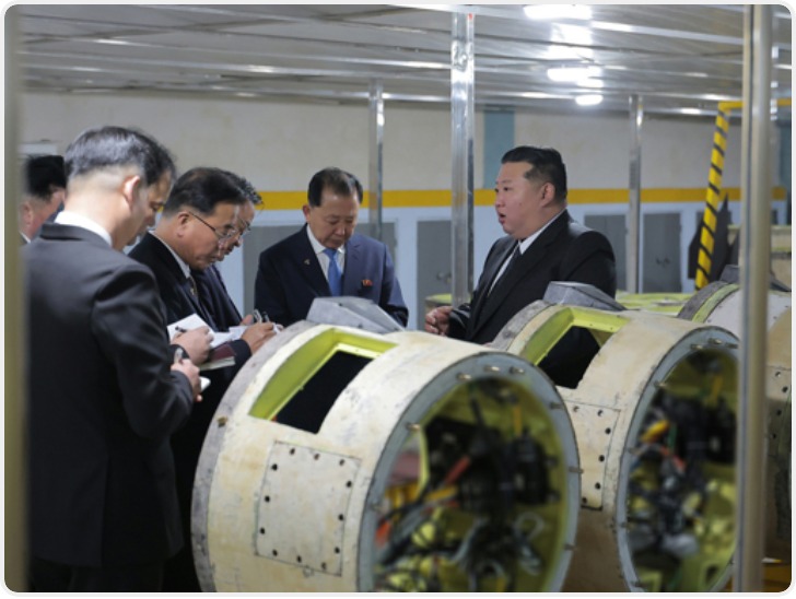 金正恩视察重要军工企业