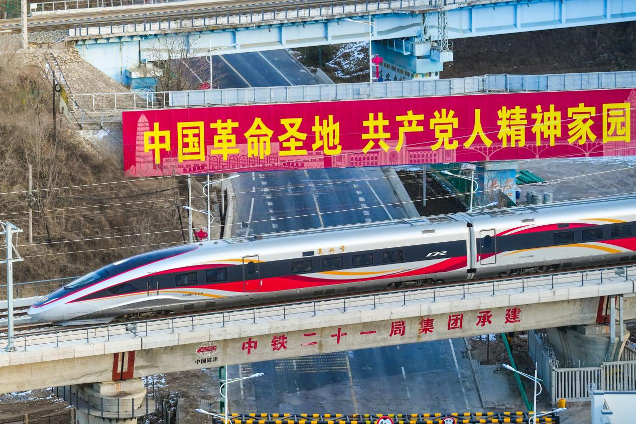 革命圣地延安正式融入国家高铁大动脉 记西延高铁正式开通运营