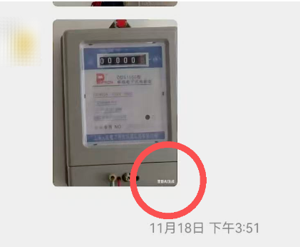 原告向法官出示证据 照片右下角竟带有“豆包AI”水印！