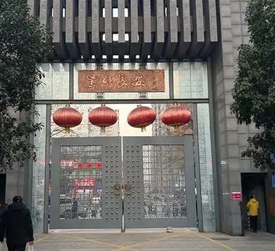 西安一小区电梯故障 男子疑因踩空坠亡！多部门介入处置