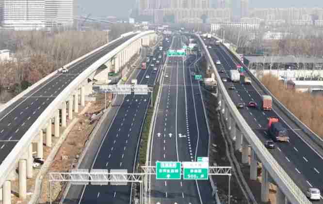 我国首个“6车道改12车道”高速公路改扩建项目建成通车