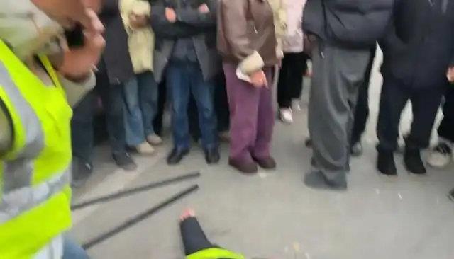 官方通报“家长在志愿执勤时晕倒 抢救无效死亡”