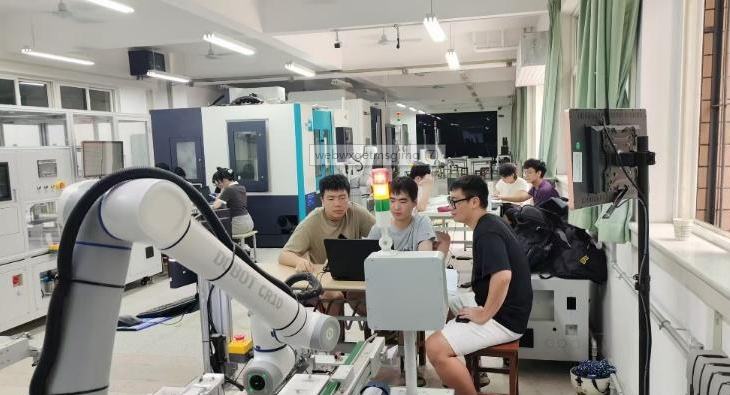 走进实验室|西安科技大学智能制造协同创新实验室：产线实现无人化智能化操作