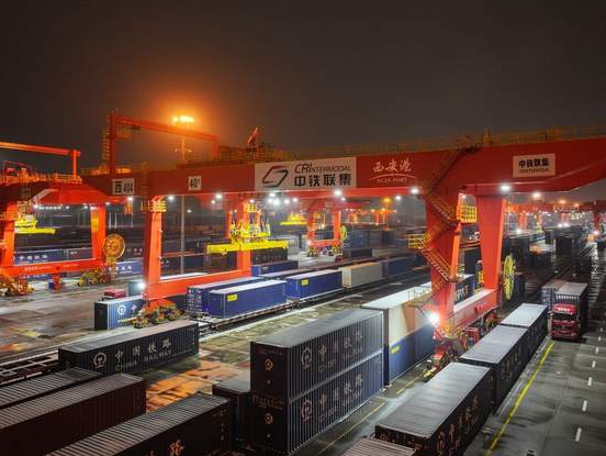 2026年首列跨里海班列从西安国际港始发