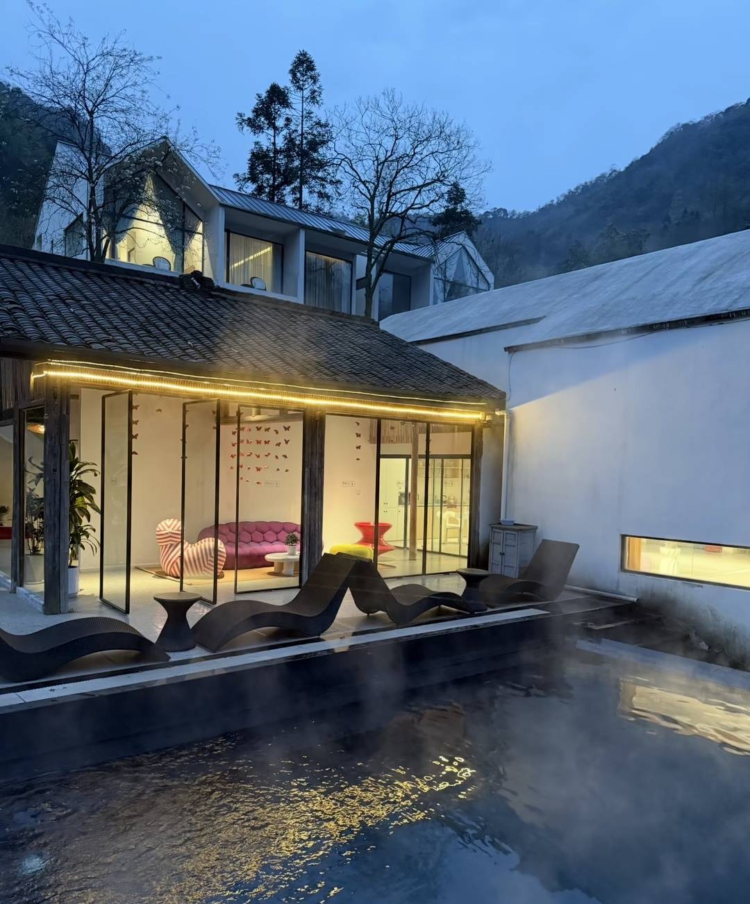 订单激增1.4倍！00后跨年偏爱独栋民宿 煮火锅放烟花氛围感拉满