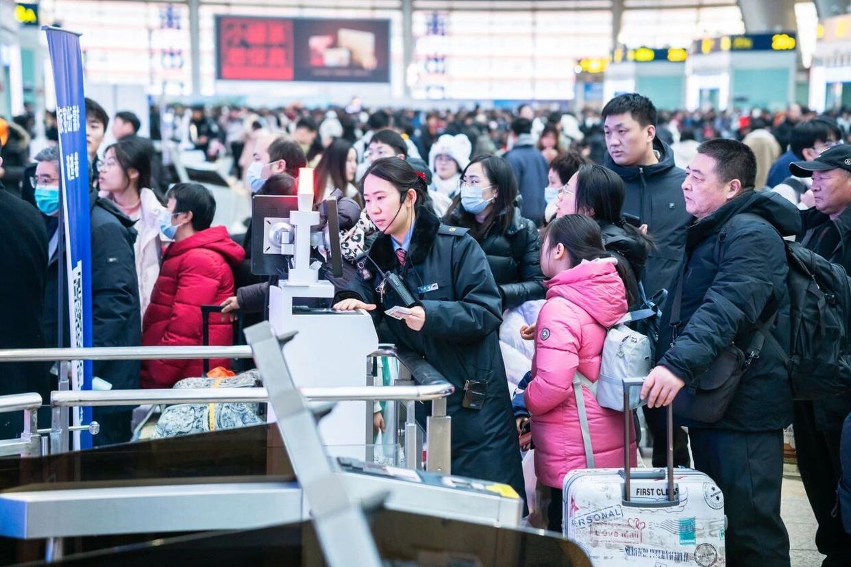 预计发送旅客1825万人次 全国铁路迎元旦假期客流最高峰