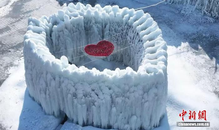 1月1日，位于秦岭腹地的紫柏山冰雪童话世界开园。留坝县融媒体中心供图