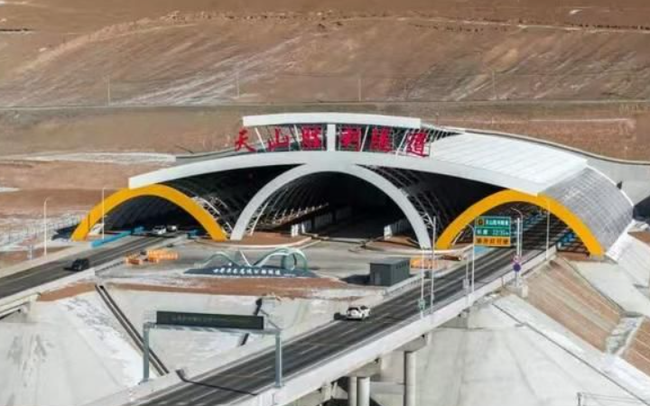 世界最长高速公路隧道天山胜利隧道通车！长安大学力量点燃“胜利之光”