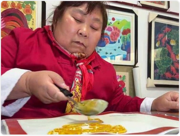 西安鄠邑：糖画制作艺人陈秋娥一勺糖浆勾勒千年非遗