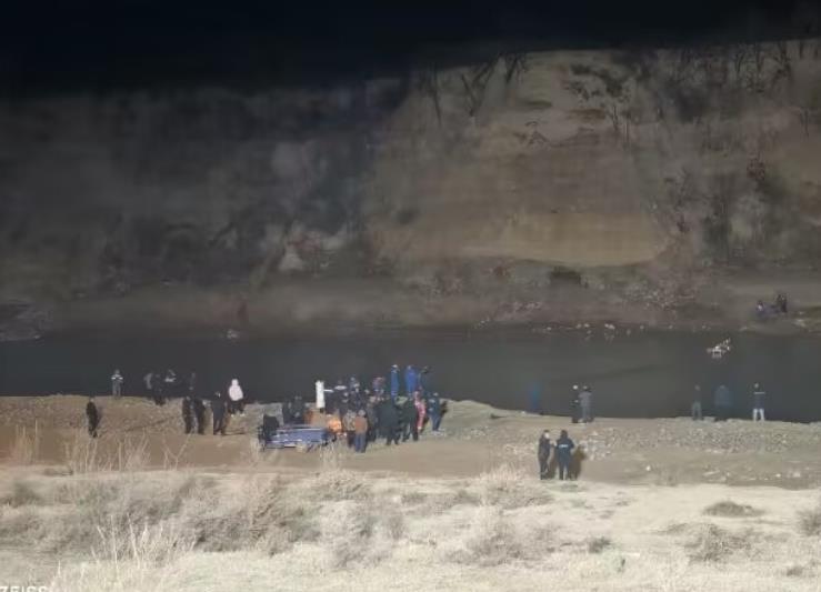 咸阳“水上雅丹”一男子溺亡 当地称系村民下水捞衣服酿悲剧
