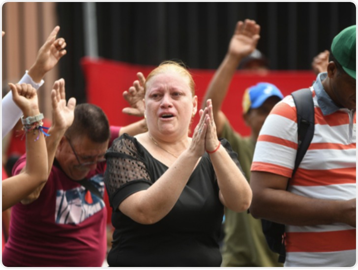 委内瑞拉首都民众游行要求美国释放马杜罗夫妇