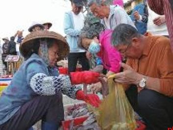 白马井码头早市