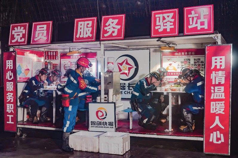 “小提案”写就“大民主” 陕西省总工会收集优秀职工代表提案135份