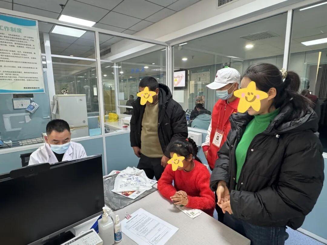 西安志愿者爱心接力 跨省守护困境儿童就医