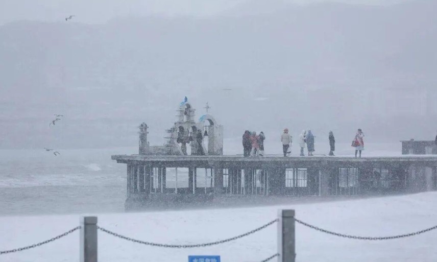 威海、烟台迎来暴雪 “雪中看海”馋哭江苏网友：能不能分点？