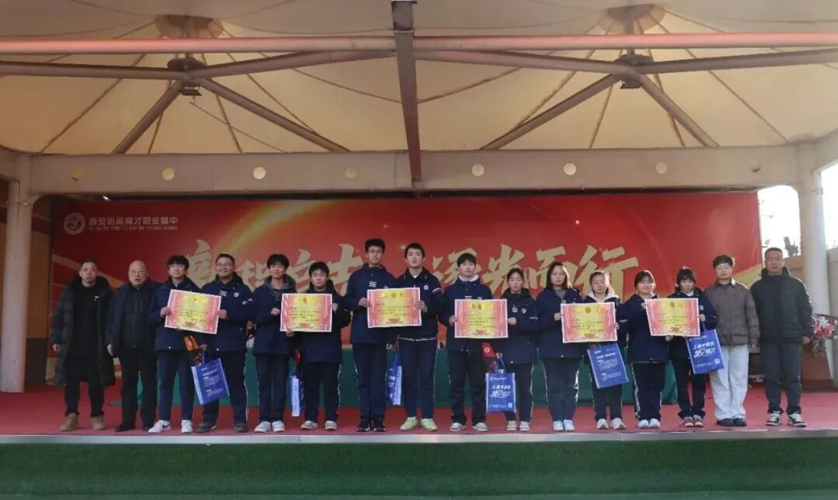 Au65qU2J1AK1UTK1.png image.png