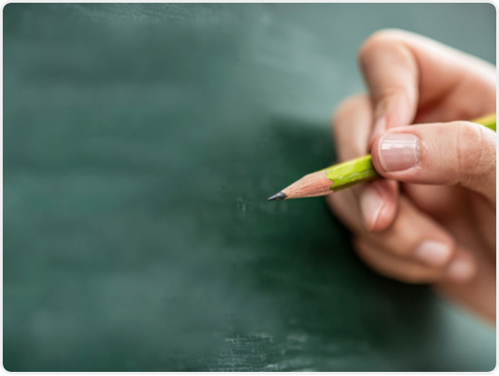 生源结构调整后 多地编办推动撤并一些“空壳学校”