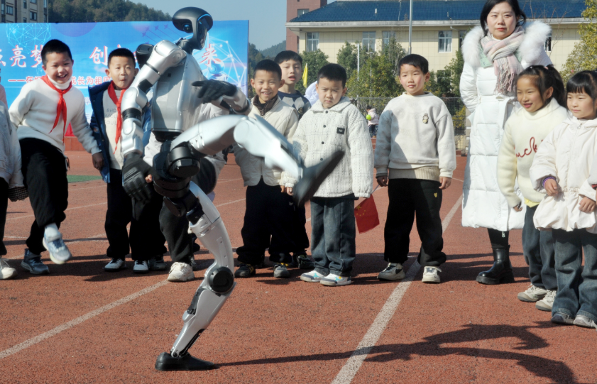 校园科创点亮学童梦想