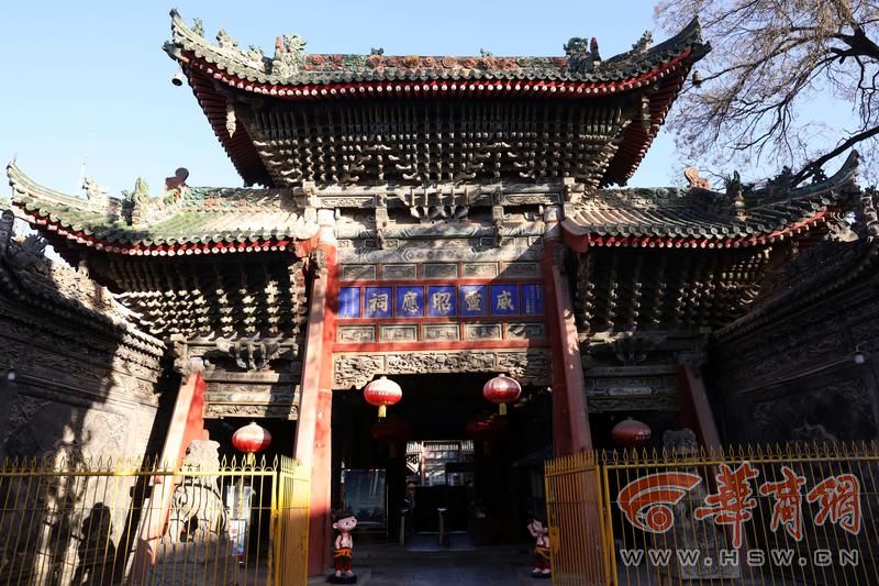 s6M5A5390山门前的木牌坊