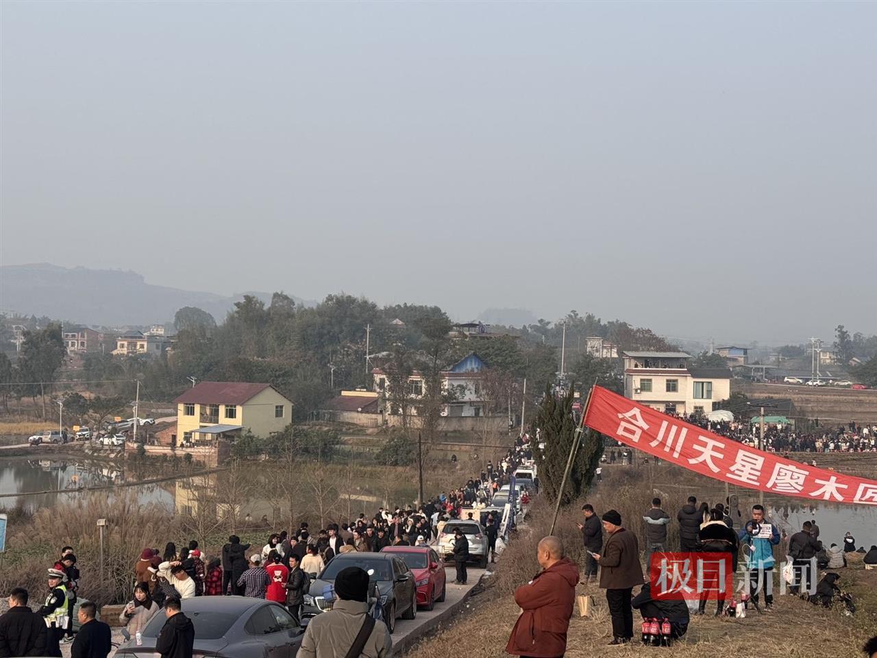 实探“千人帮忙杀猪”的合川庆福村：热闹如5A级景区