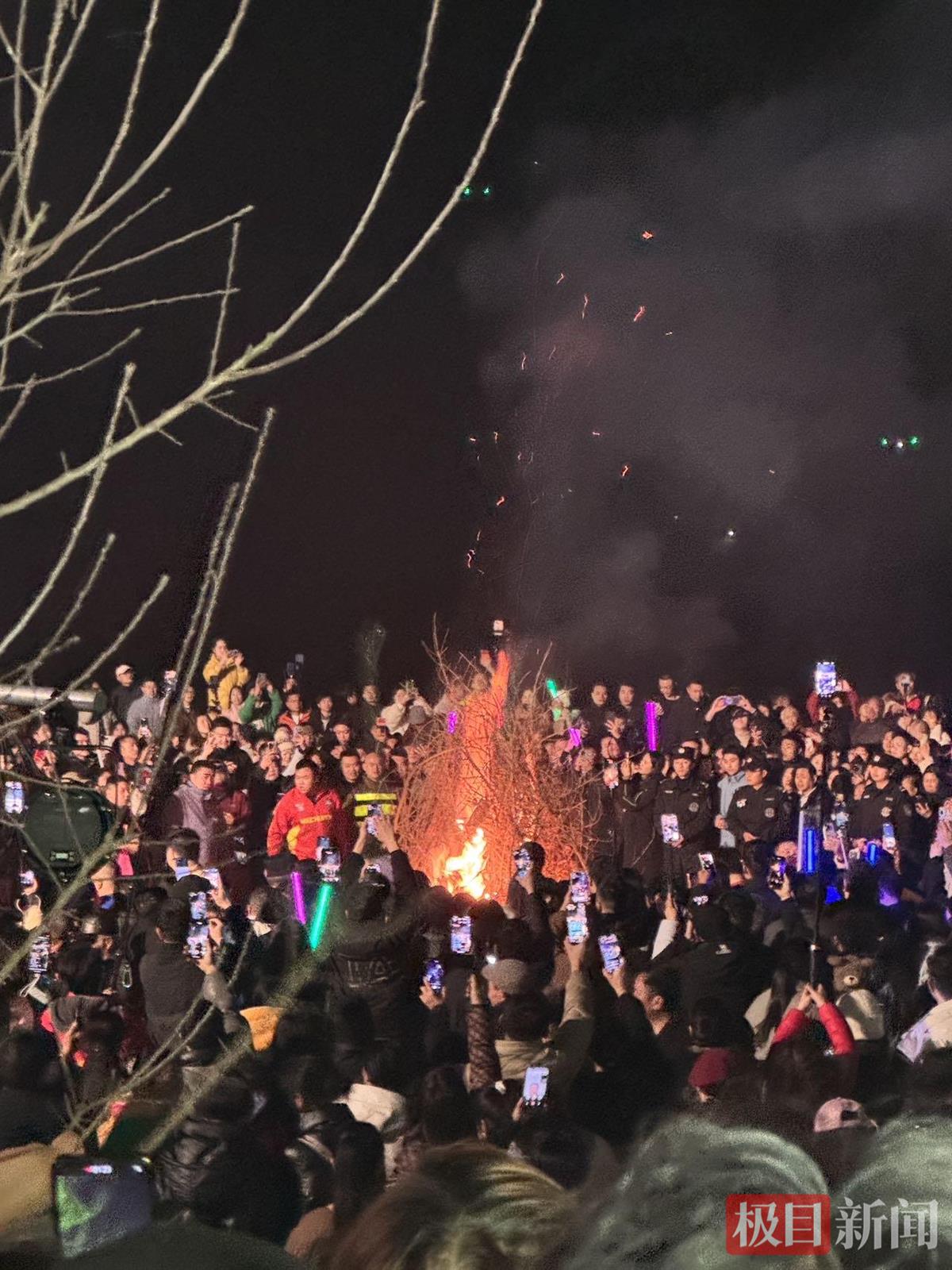 “摇人按猪”走红的女孩呆呆最新发声：刨猪宴圆满结束很有意义