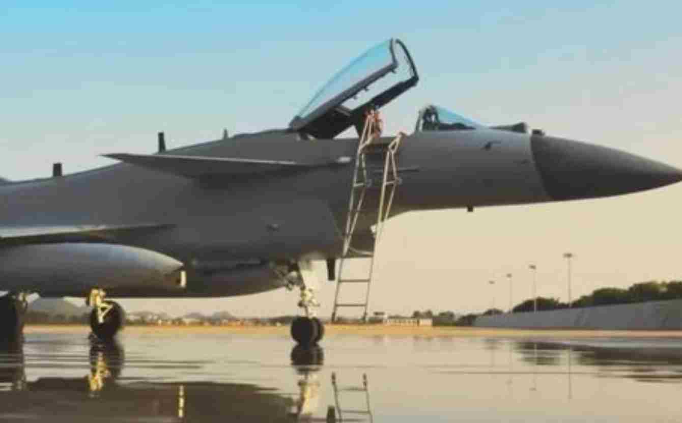 官方确认歼10CE首次取得实战战果：零损失击落多架战机