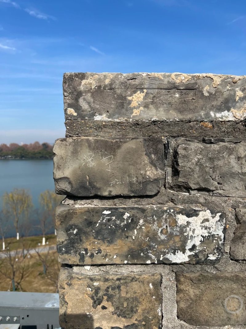 国保单位南京明城墙上被刻字 管理方：已接到投诉正启动调查