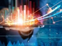 “小失误”变“大商机”“哭哭马”爆火点燃情绪消费新热潮