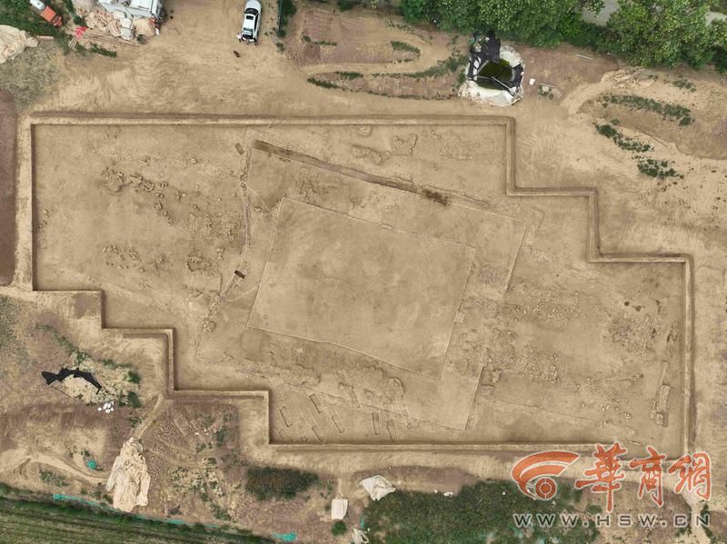 2025陕西考古新发现|秦公陵园墓上建筑什么样？可能中心建筑为四面坡式 东西墓道为两面坡式