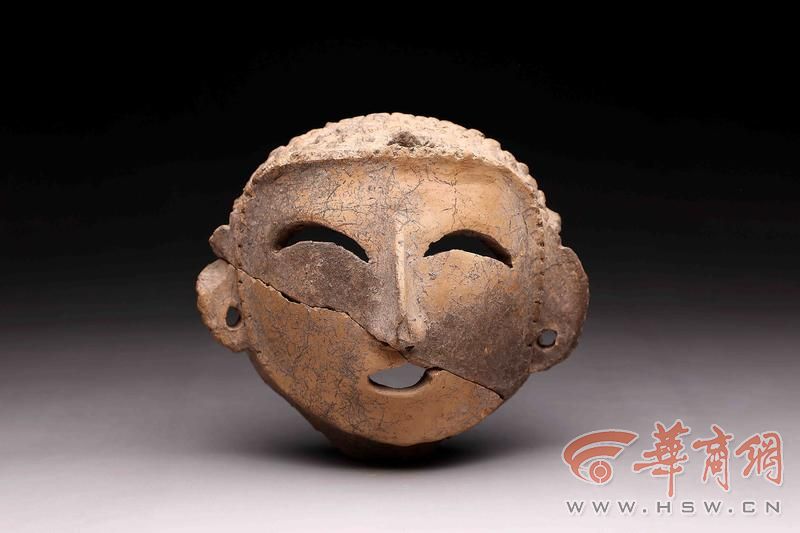 11.渭南蒋家遗址出土人面像陶器