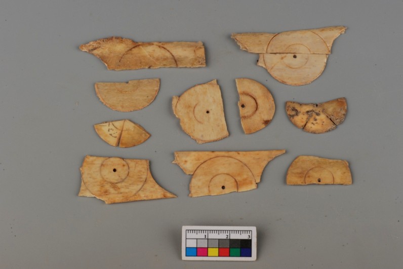 2025年陕西考古新发现|隋唐长安城东市遗址佛像埋藏坑周边发现道路、夯土建筑基址和骨料坑