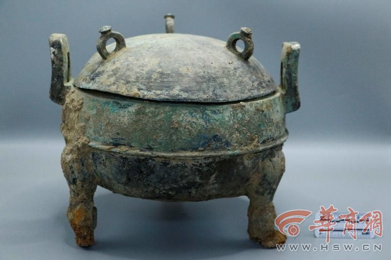 M31铁足铜鼎.JPG