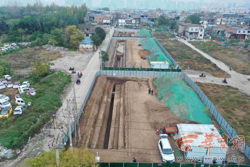 阿房宫前殿2025年考古发掘区总览航拍照（自南向北）