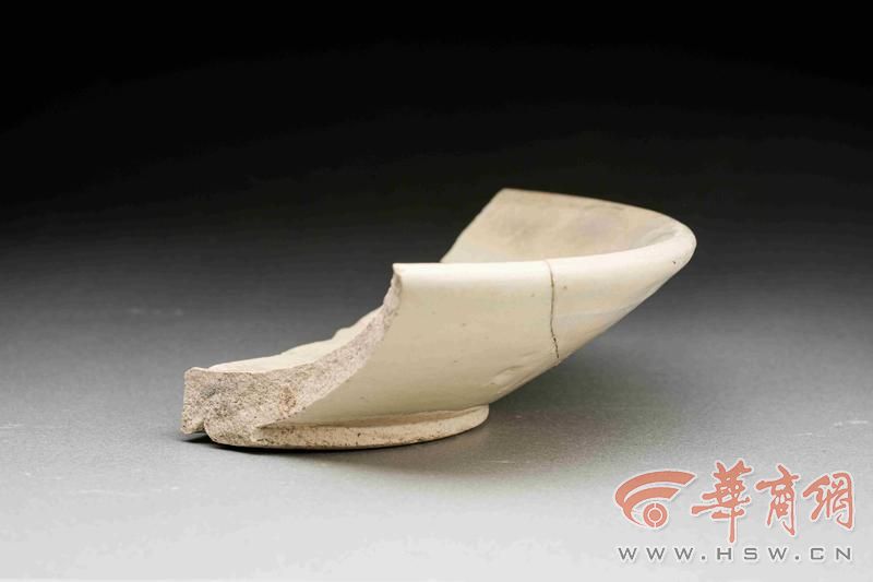 2025统西城南瓮T3H9：1-白釉瓷碗(残)