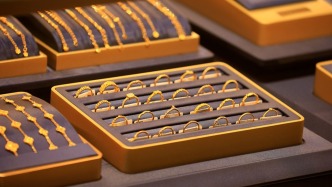 黄金、白银再创新高 国内金饰克价逼近1460元